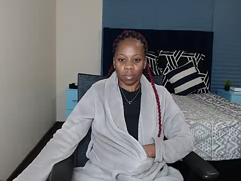 QUEENMANDYY webcam