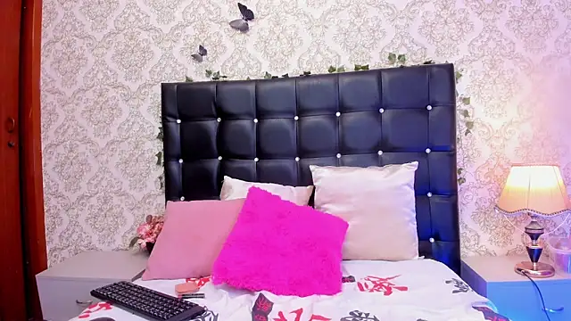 Zara_Cris webcam