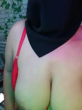 yaraa49 live cam on StripChat