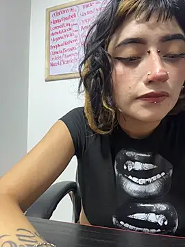 baby_akuma webcam