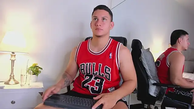 chriss_diamond (M twink) - 🌡️All your muscles oiled