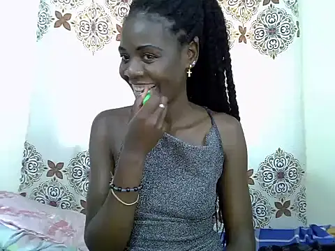 PetiteMelaninn webcam