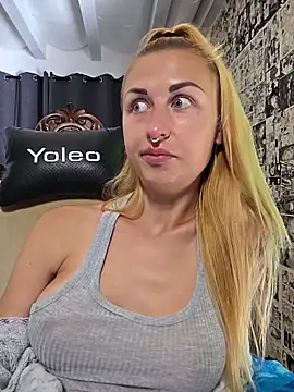 kylie_blck (F young) - PussySlap with whip+1SurpriseVideo