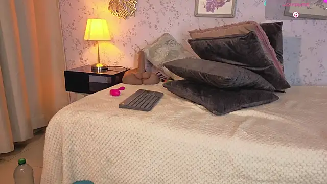 Isabella_cherry69 webcam