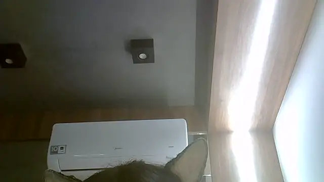 SkinnyKitten live cam on StripChat