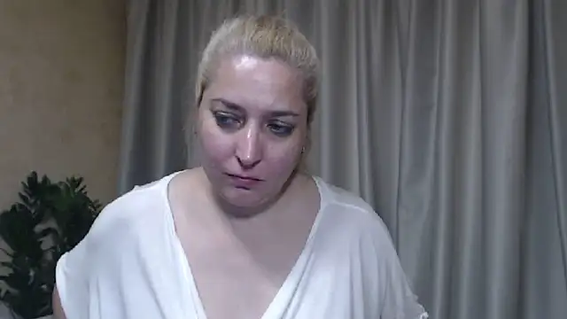 sweetpussy13 webcam