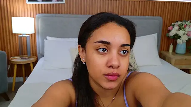 Luna_Cortier webcam