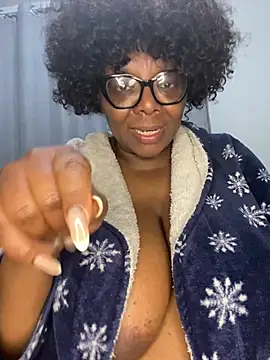 BoobsQueeen webcam