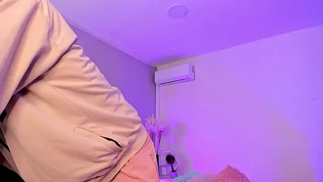 NoahBull19 webcam