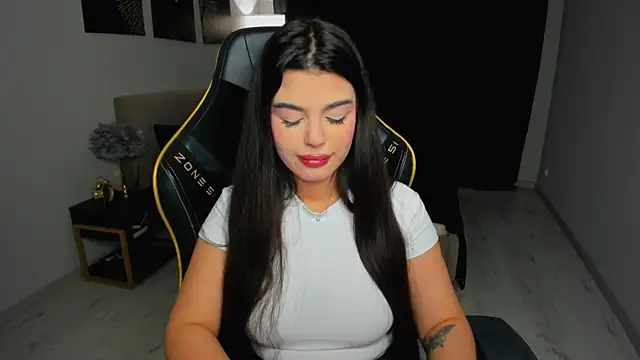 AlluringAriel webcam