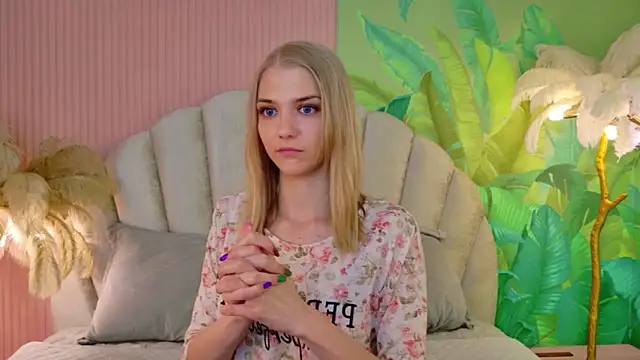 4example_Chloe webcam