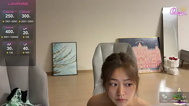 Alyssa-8 webcam