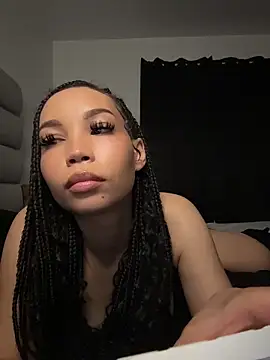 nikkiloveee webcam