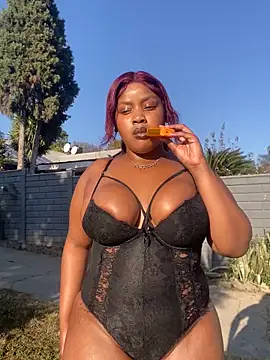 THICKBARBIE32 webcam