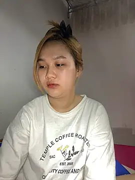 Almira6868 webcam