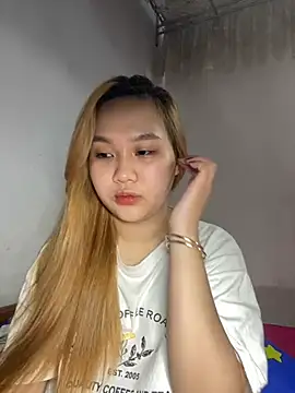Almira6868 live cam on StripChat