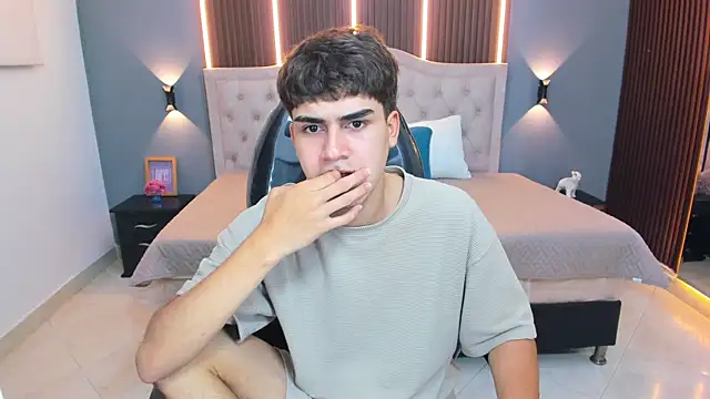 Tommy18__ webcam