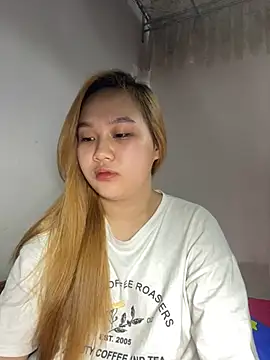 Almira6868 live cam on StripChat