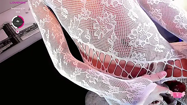 Kornylovee webcam