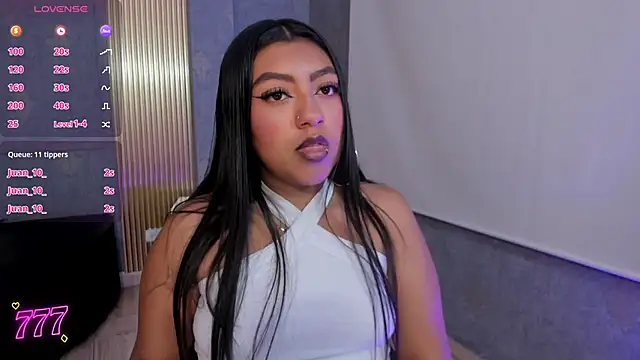 Laulin_tay live cam on StripChat