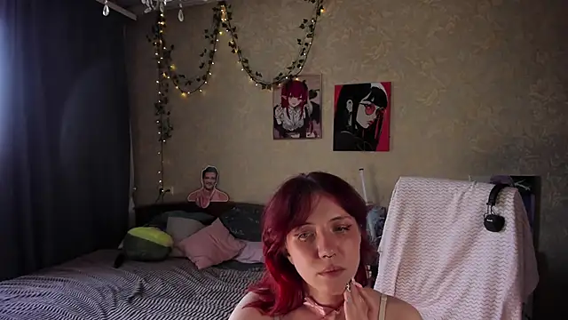 Love_is_Lola webcam