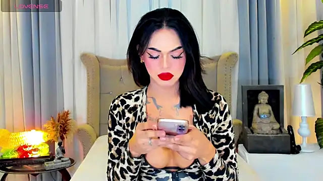 MochaliciousTransOnTop webcam
