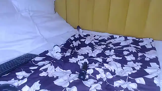 Bella_2025 webcam