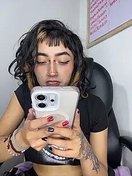 baby_akuma webcam