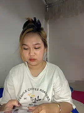 Almira6868 webcam