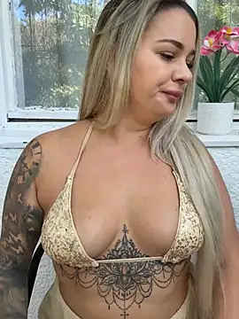 xXBigPeachBunnyxXx webcam