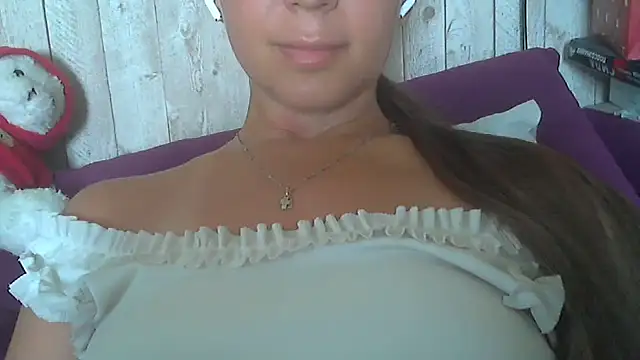 Bella--White webcam