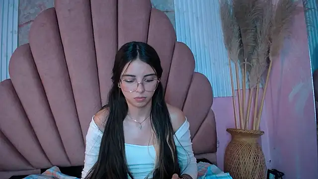 Kyomi_Hunt webcam