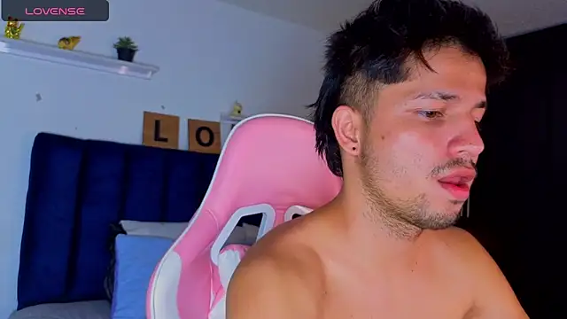 Issac_james_ live cam