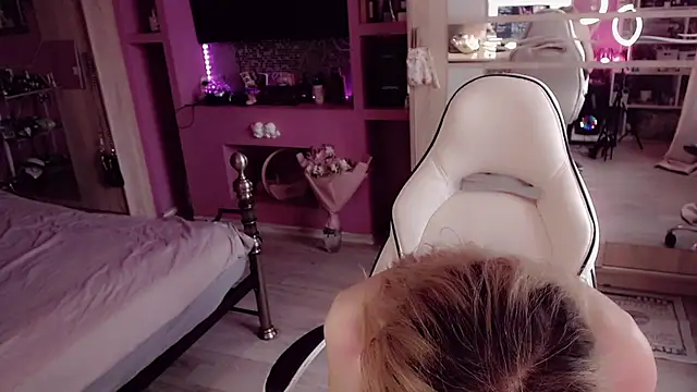 AnnieGOld_ webcam