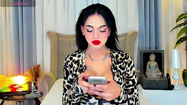MochaliciousTransOnTop webcam