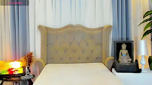 MochaliciousTransOnTop webcam
