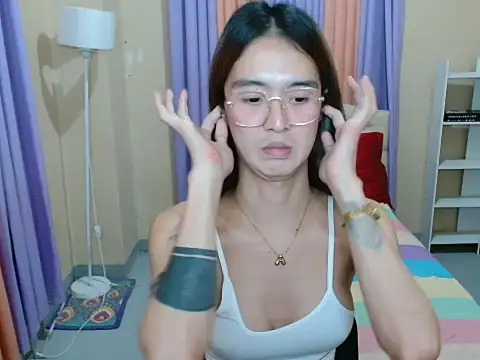 XxTsUncutAskaxX webcam