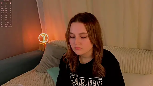 LorriMonz webcam
