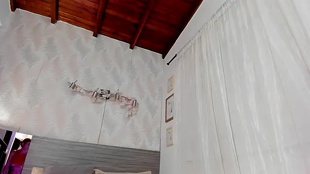 Isisjames webcam