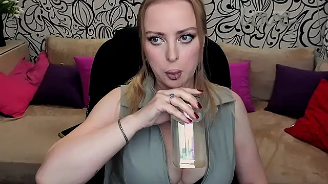 Hotdreamhere webcam