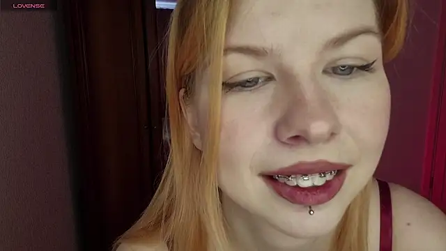 LynetHakes live cam on StripChat