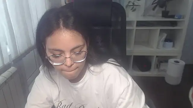 Anda_here live cam on StripChat