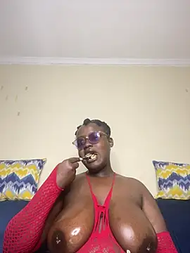 Busty_Bambii254 live cam on StripChat