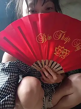 Linda-yiyi live cam