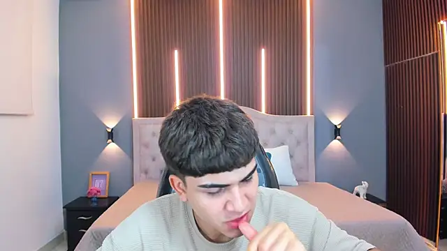 Tommy18__ webcam