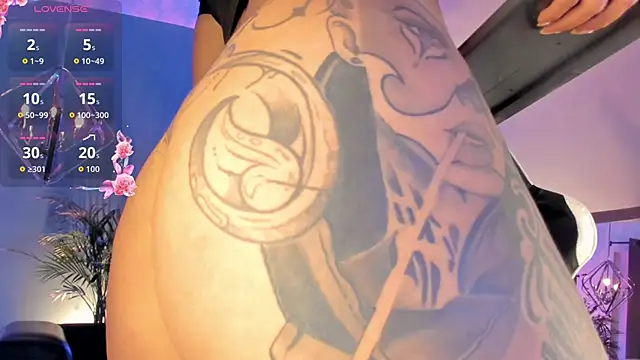 Megan_inked live cam on StripChat