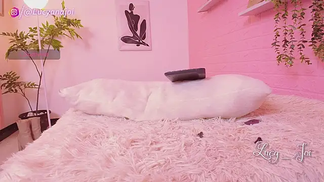 Lucyanajoi webcam