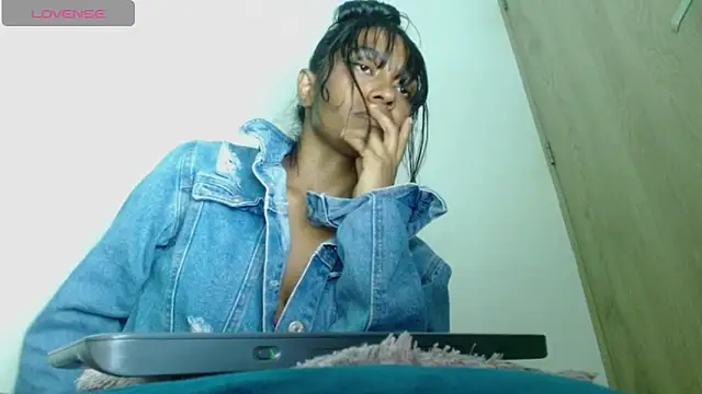 Watch avaleri_cherry live on EroticFlix - High definition streams