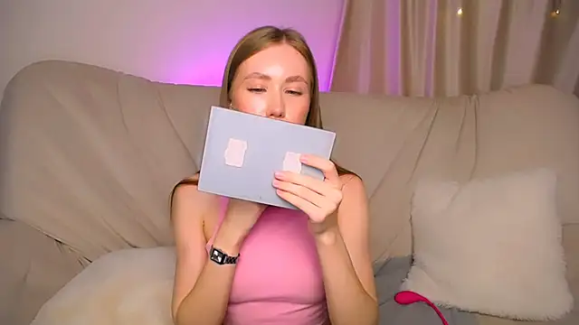 EllyColins webcam