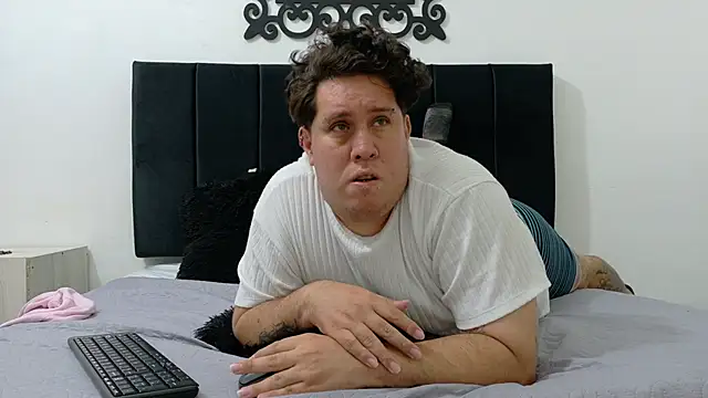 PinkQueen23 webcam